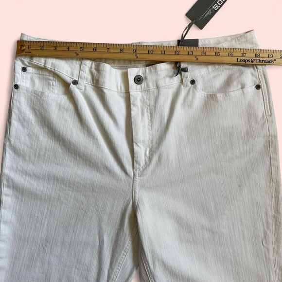 NWT Chico’s White Straight Leg Jeans Size 3 (XL - 16) - Minimalist Summer Pants - Picture 6 of 8
